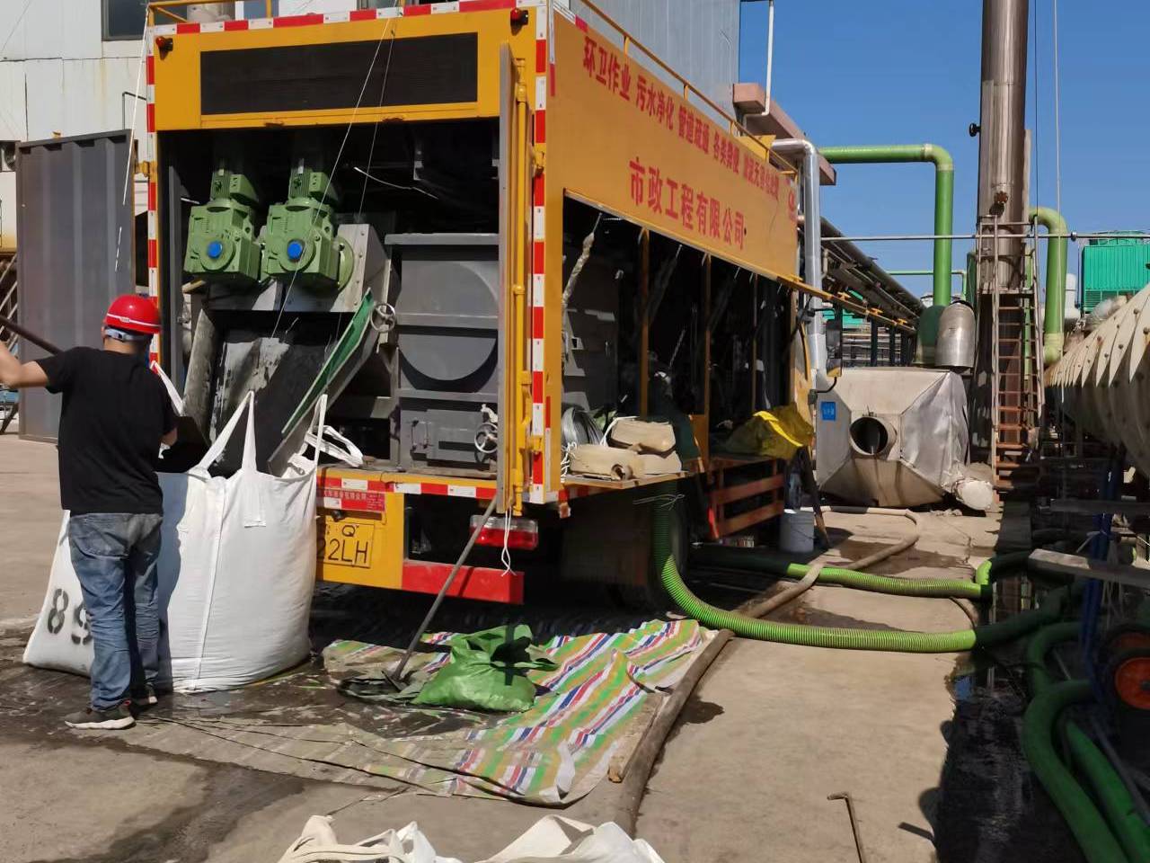 滕州淤泥压干处理