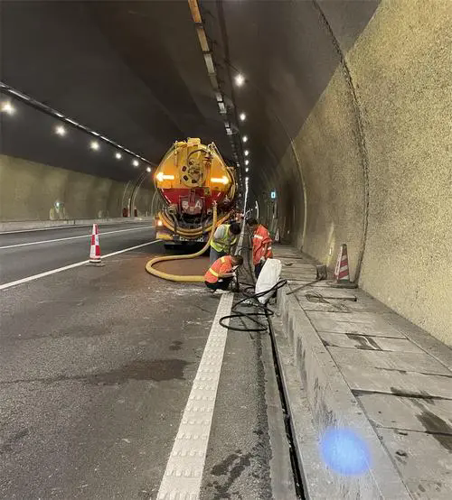 滕州隧道排水渠清淤